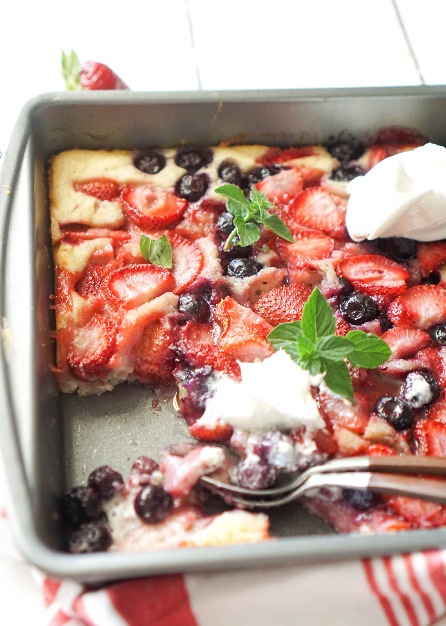 Summer Berry Cobbler Cake